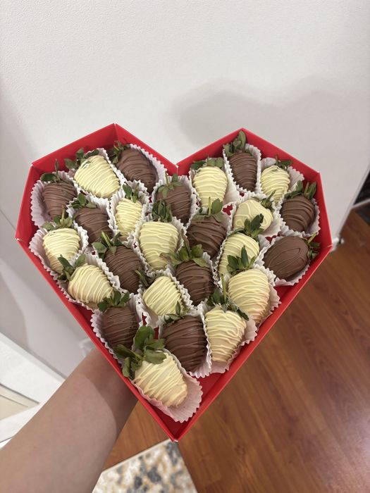 Клубника в шоколоде Астана