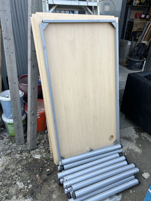 Birou blat din pal picioare metalice