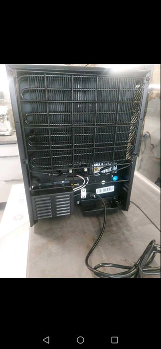 Мини хладилник за изтудяване на 8 бр бутилки