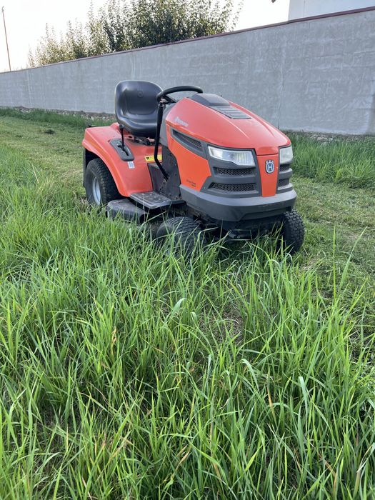 Vând tractoraș de gazon Husqvarna CTH 200