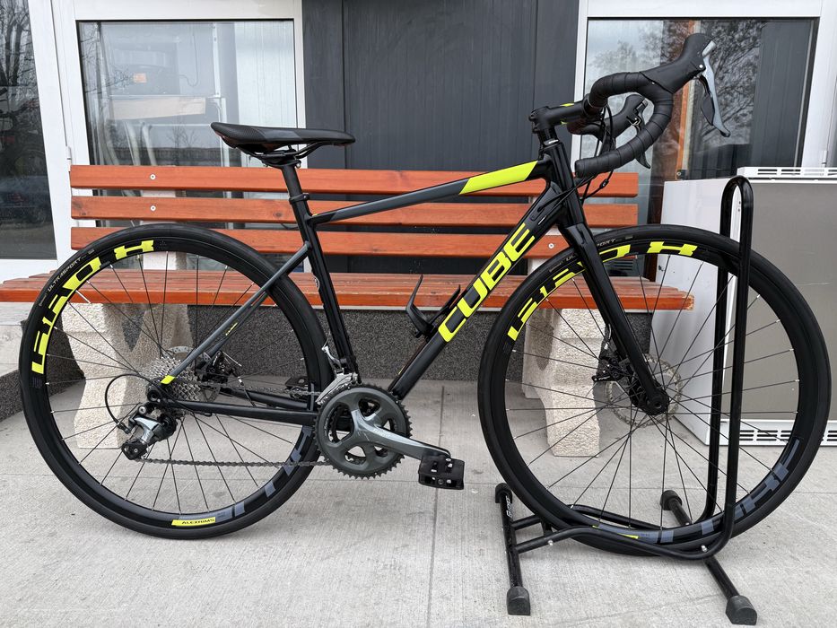 Шосеен  велосипед CUBE ATTAIN RACE  28" цола