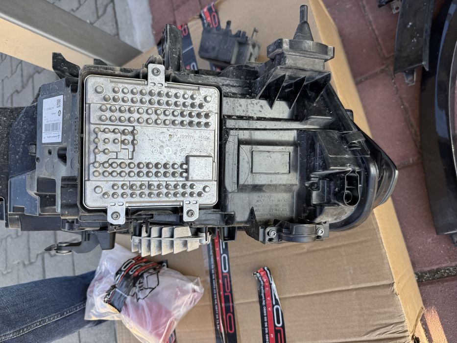 Десен Оригинален LED  фар за BMW G05 след 2018г