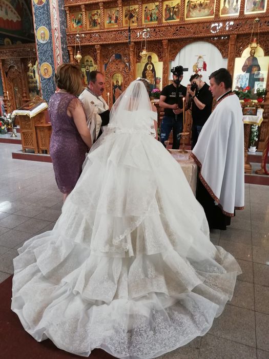 Rochie de mireasa model Vladiyan