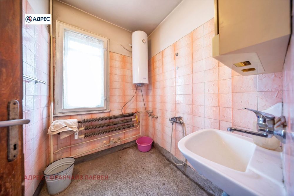 Продава се Етаж от къща в Плевен, Идеален център - 200 кв.м за 714 €/кв.м - Снимка #7