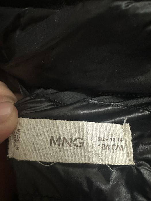 Продам осеннюю куртку на девочку