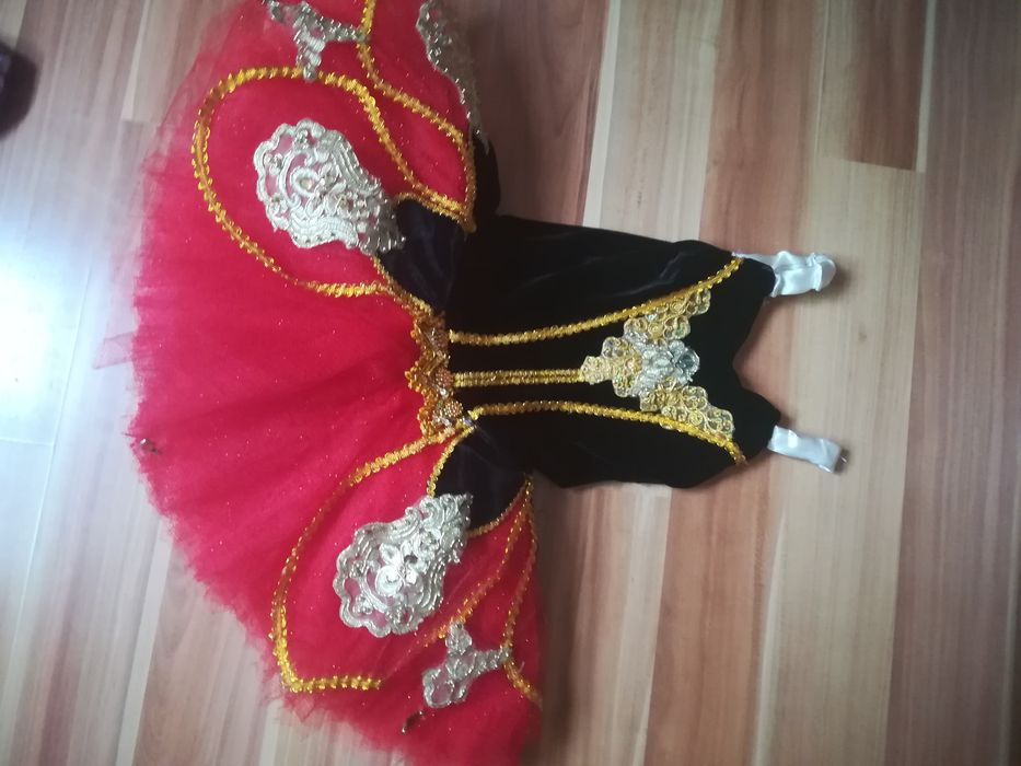 Куртка весна 4-5лет одежды