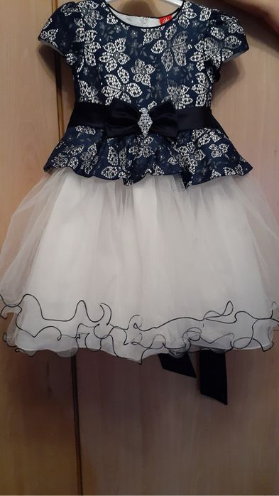 Платье нарядное на девочку