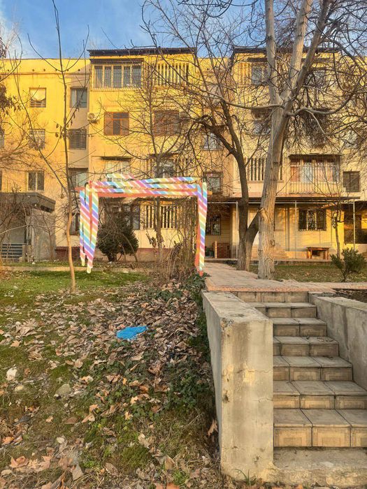 Срочно! Юнусабад-15 2/1/4 метро Туркистон.Первая линия.Собственик!