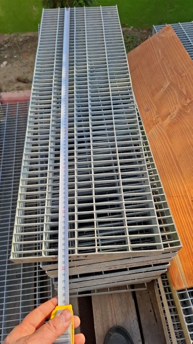 Trepte și gratare zincate