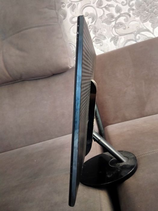 Монитор Aoc, с проводами в комплекте кабель монитора и вга