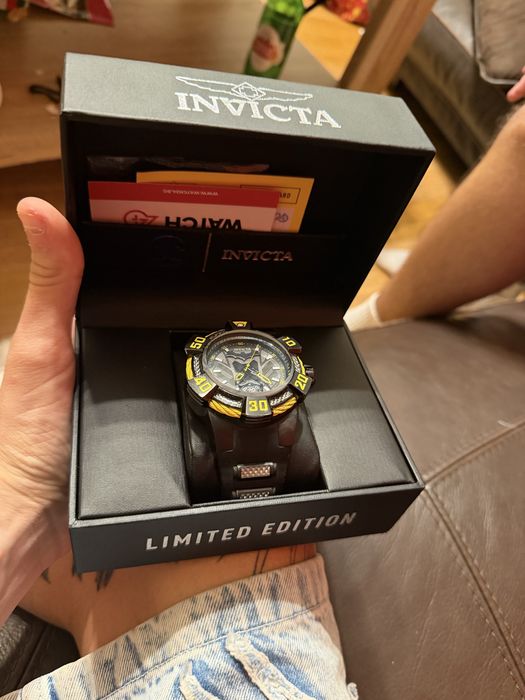 Часовник Invicta DC limited edition