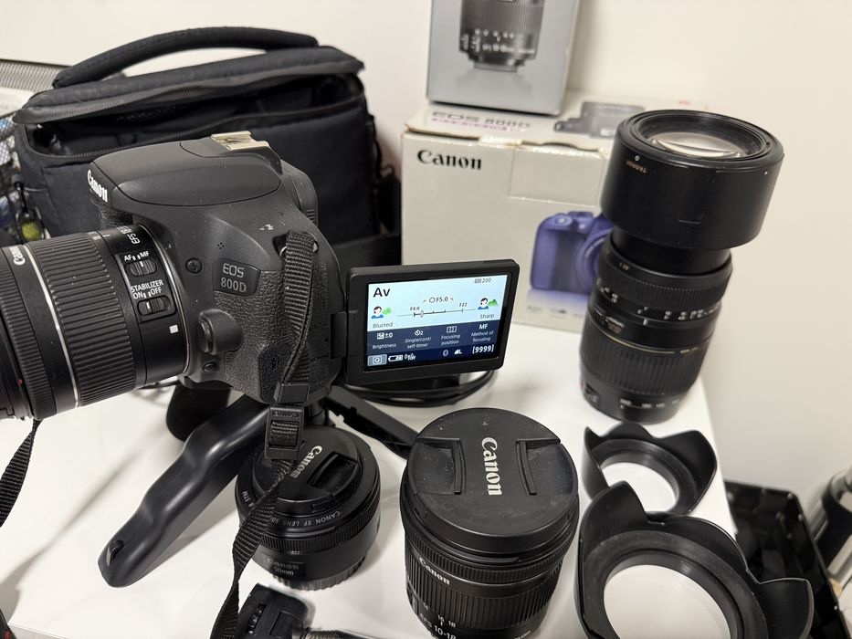 Комплект - Canon 800D, обективи, статив и аксесоари