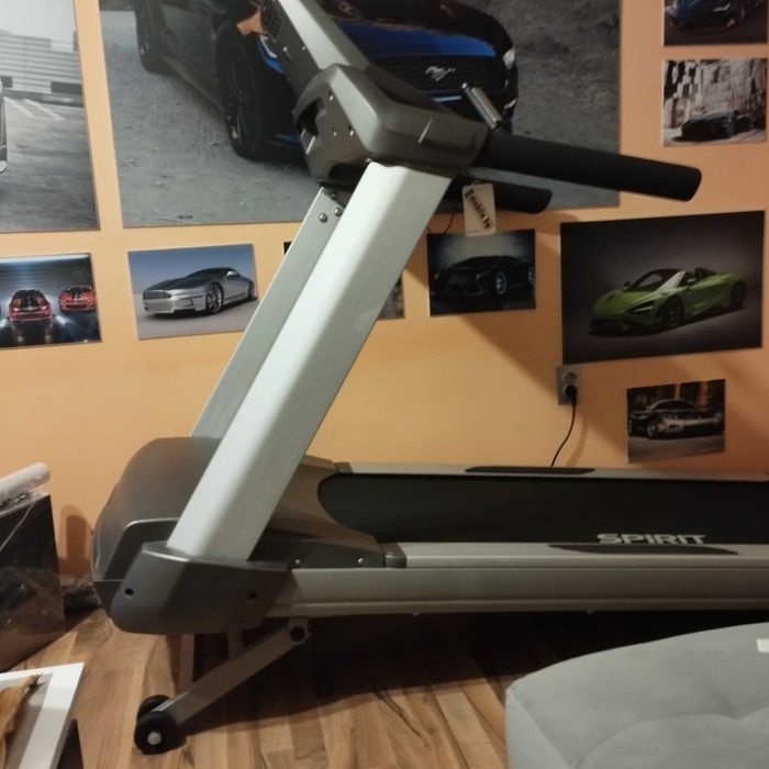 Бягаща пътека Spirit Ст800
