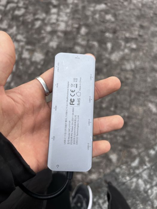 USB-C hub (adapter)
