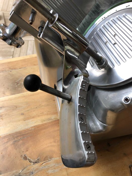 Професионална резачка за месо/колбаси Graef