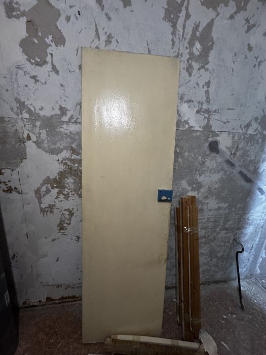 Отдам даром . Комод и дверь