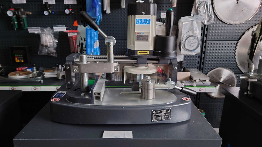 POLAR – I Masina de frezat montanti portabila