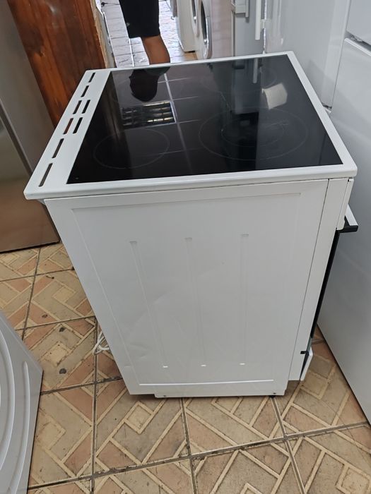 Свободно стояща печка с керамичен плот Gorenje с 2 години Гаранция!