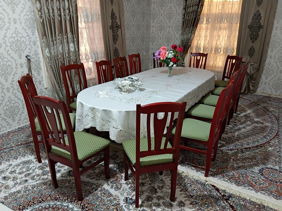 Стол со стульями