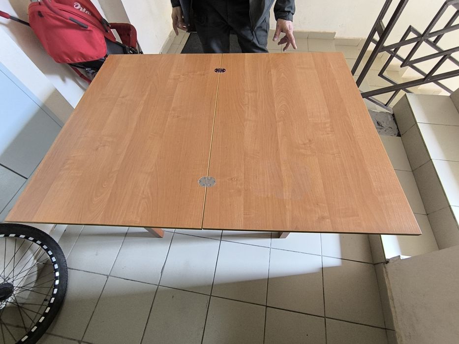 Продается кухонный стол