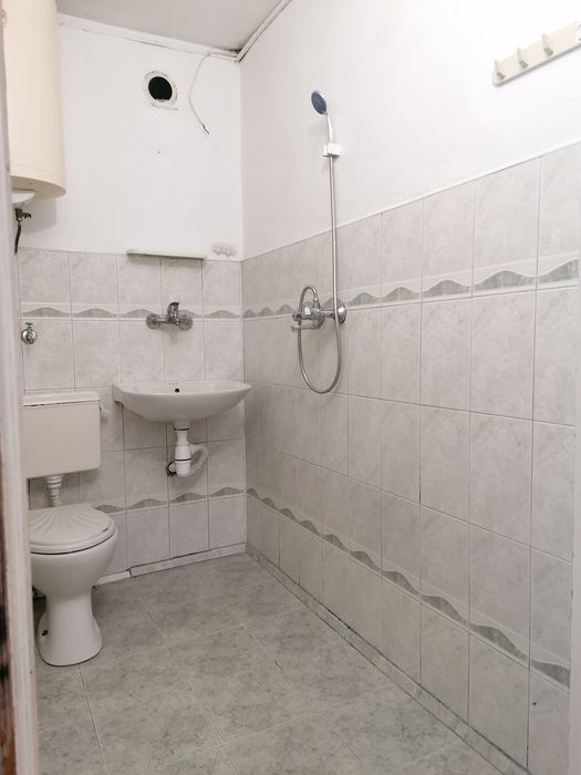 Дава се под наем Етаж от къща в Асеновград - 90 кв.м за 229.5 € - Снимка #12