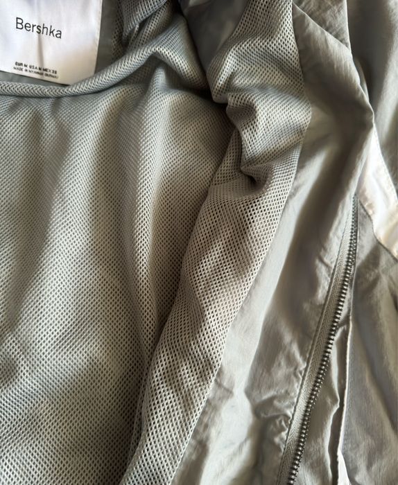 Ветровка от Bershka