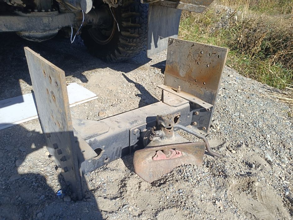 Продам фаркоп состояние нормальное