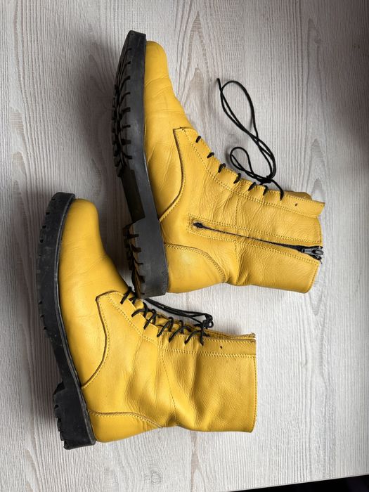 Жълти зимни ботуши от естествена кожа