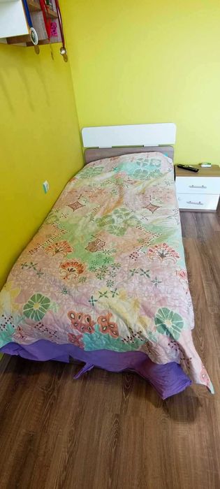 Обзавеждане за детска стая - легло с матрак, нощно шкафче, бюро и рафт