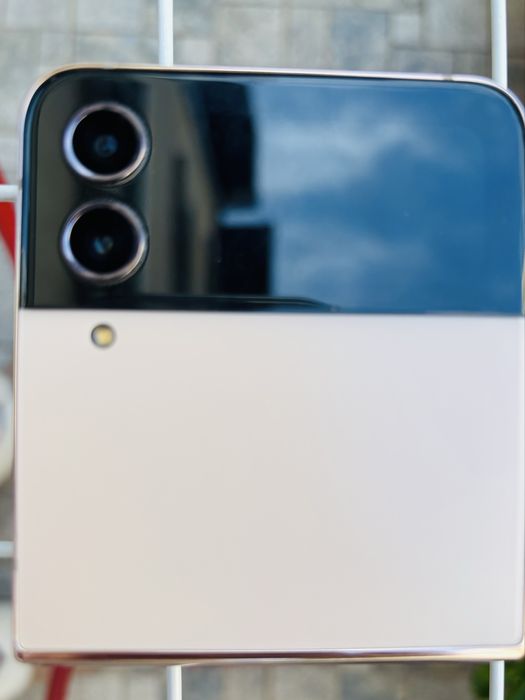 Samsung Galaxy Z Flip4
