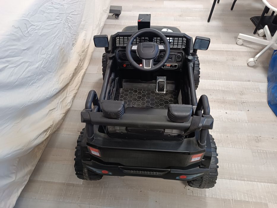 Детска електрическа кола