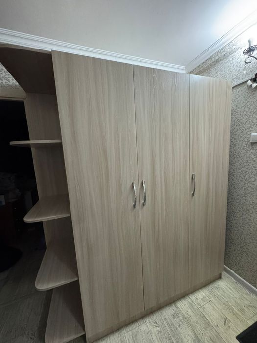 Шкаф в коридор..