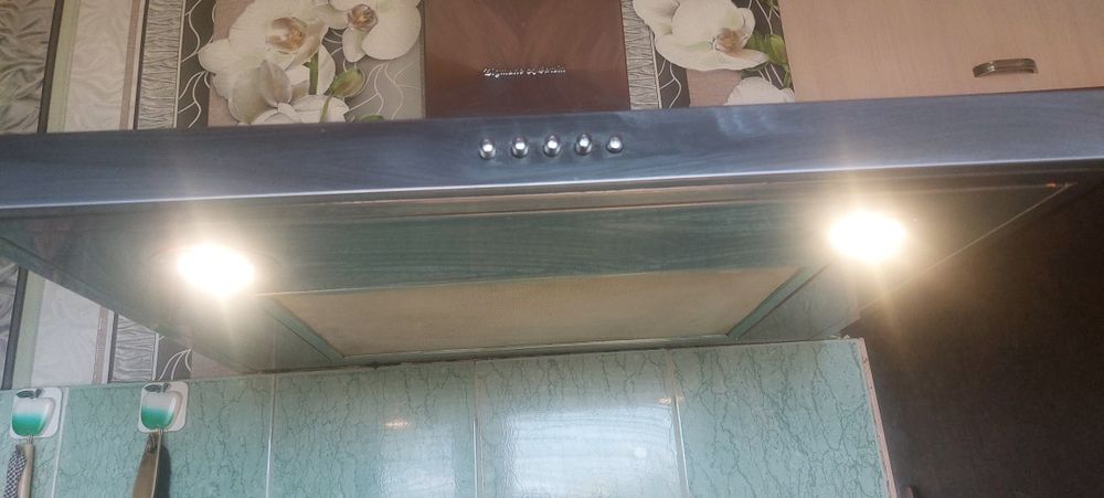 Вытяжку  на кухню