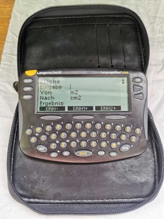 Translator și dicționar electronic de buzunar, modelul Langenscheidt LanguageMan plus