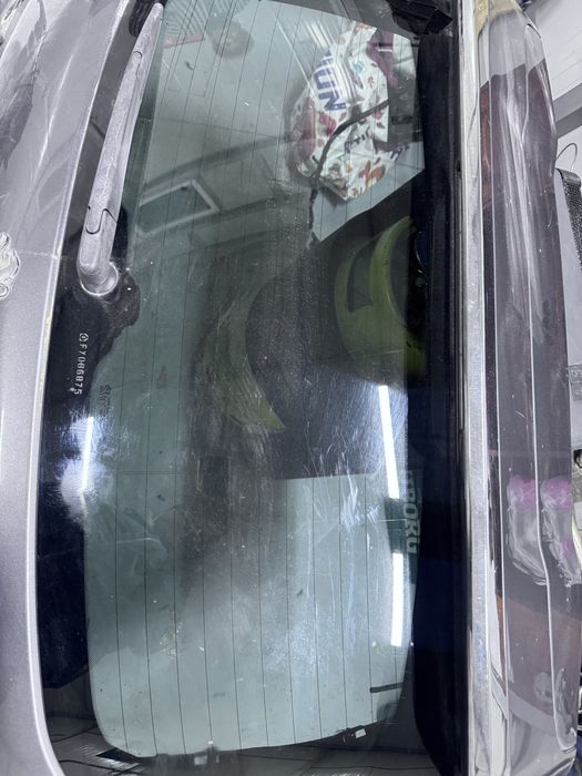 Lunetă Peugeot 2008 2015 + stop frână – dezaburire funcțională