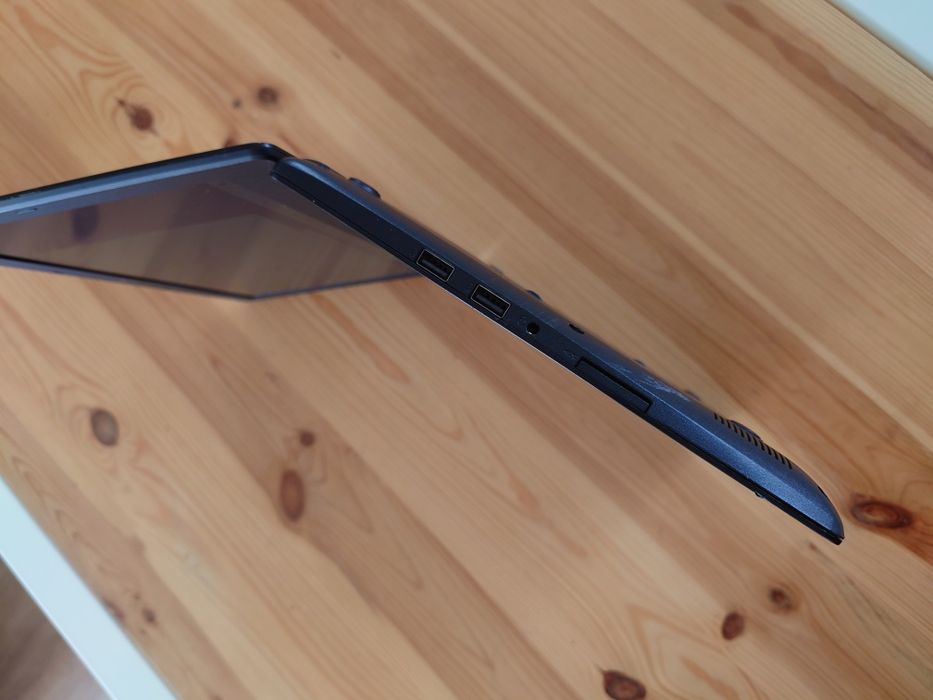 Acer ultraslim 13 inch• i5-6th Gen• 256Gb ssd• Usb C• Geanta noua cadou