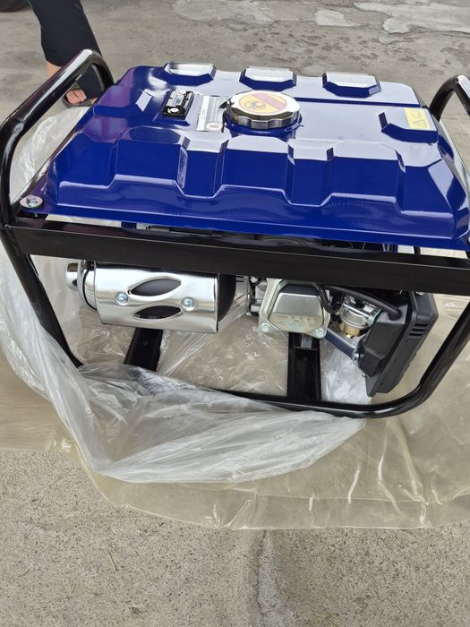 Бензиновый электрогенератор