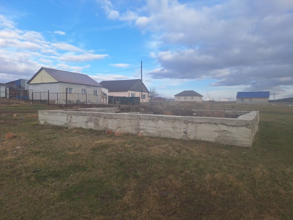 Участок с фундаментом