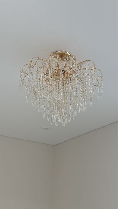 Продам новую люстру