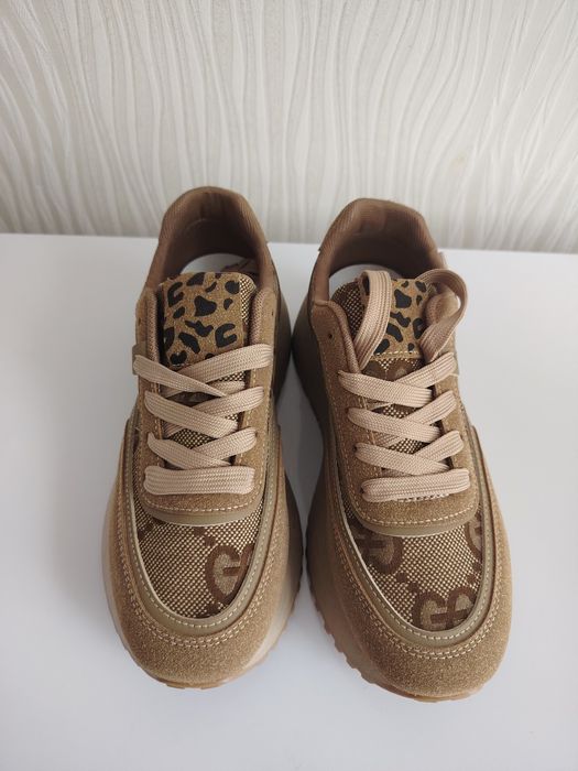 Продам кроссовки