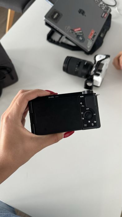 продаю Sony zv e 10 почти новый