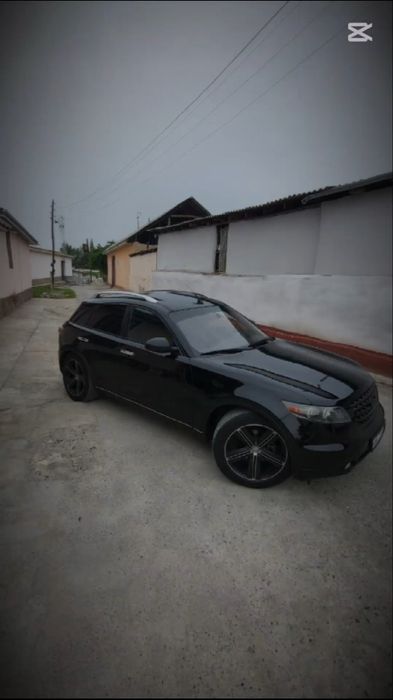 Infinity FX35 чёрный глянец.