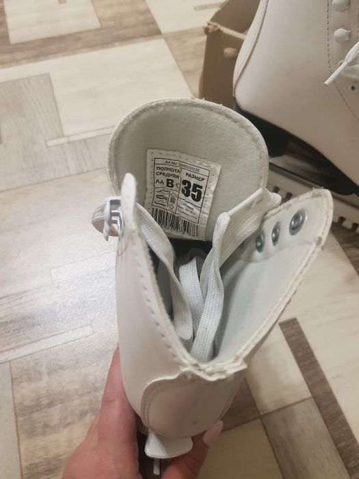 Продаю фигурные коньки