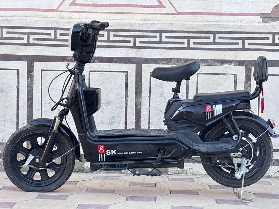 Продаю скутер ск8