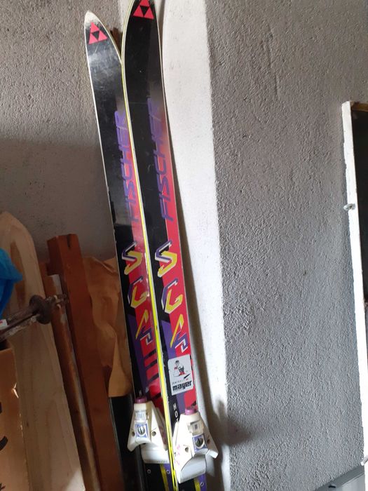 Продавам запазени ски Fisher с щеки