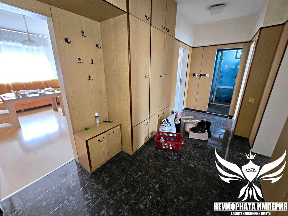 Продавам четиристаен апартамент 118кв. 3ет. гр.Асеновград, стадиона