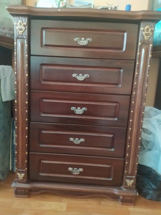 Мебель,комод,диван,казаны,одеяло