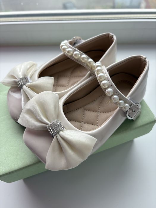 Продам обувь для девочки