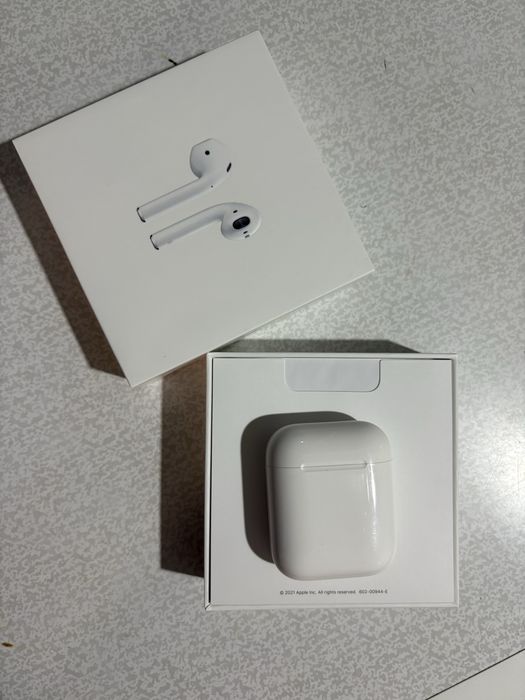 Продам airpods наушники оригинал