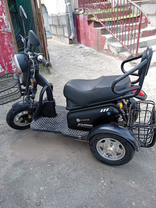 Vând tricicleta electrica